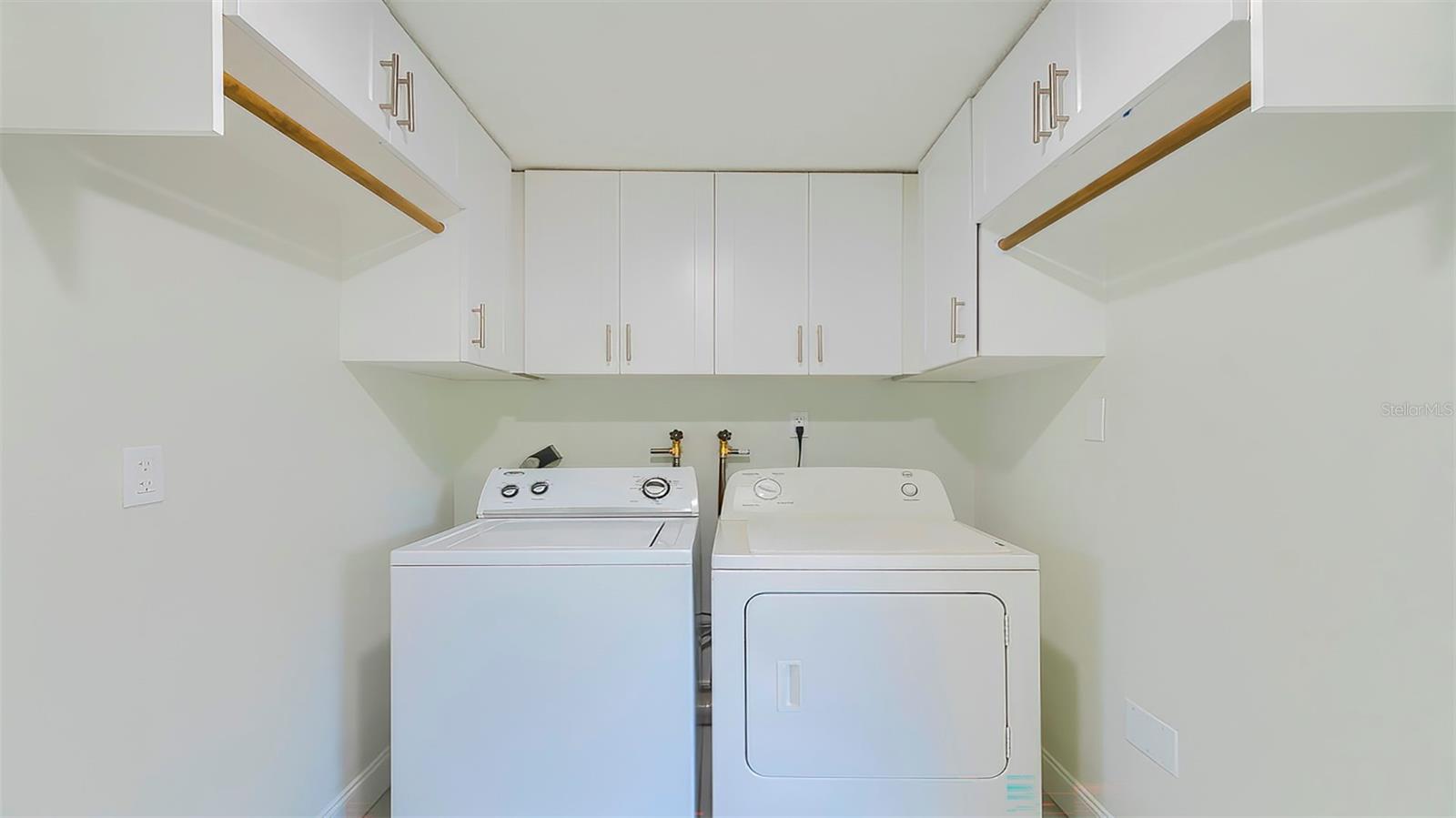 7331 DIANNE DR — photo 33