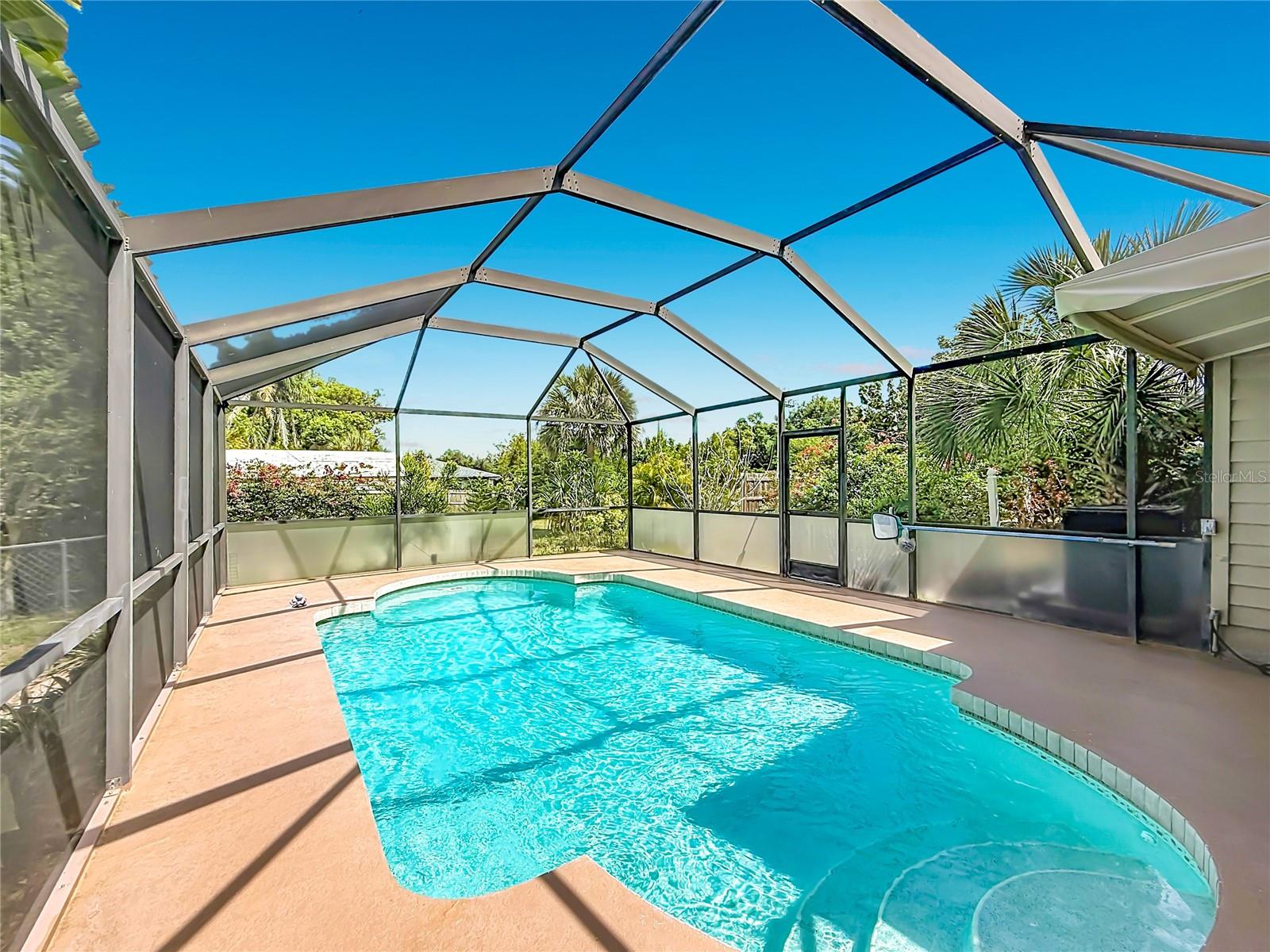 601 E SEMINOLE DR — photo 38