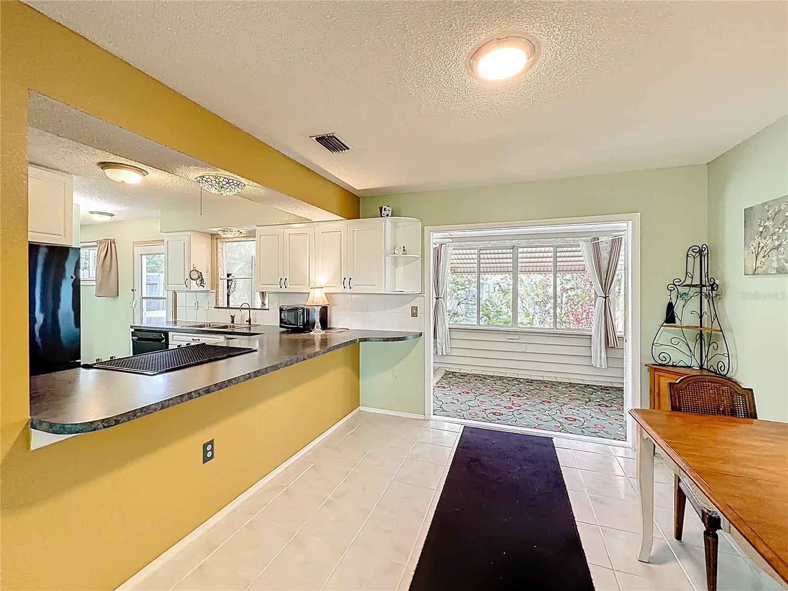 601 E SEMINOLE DR — photo 9