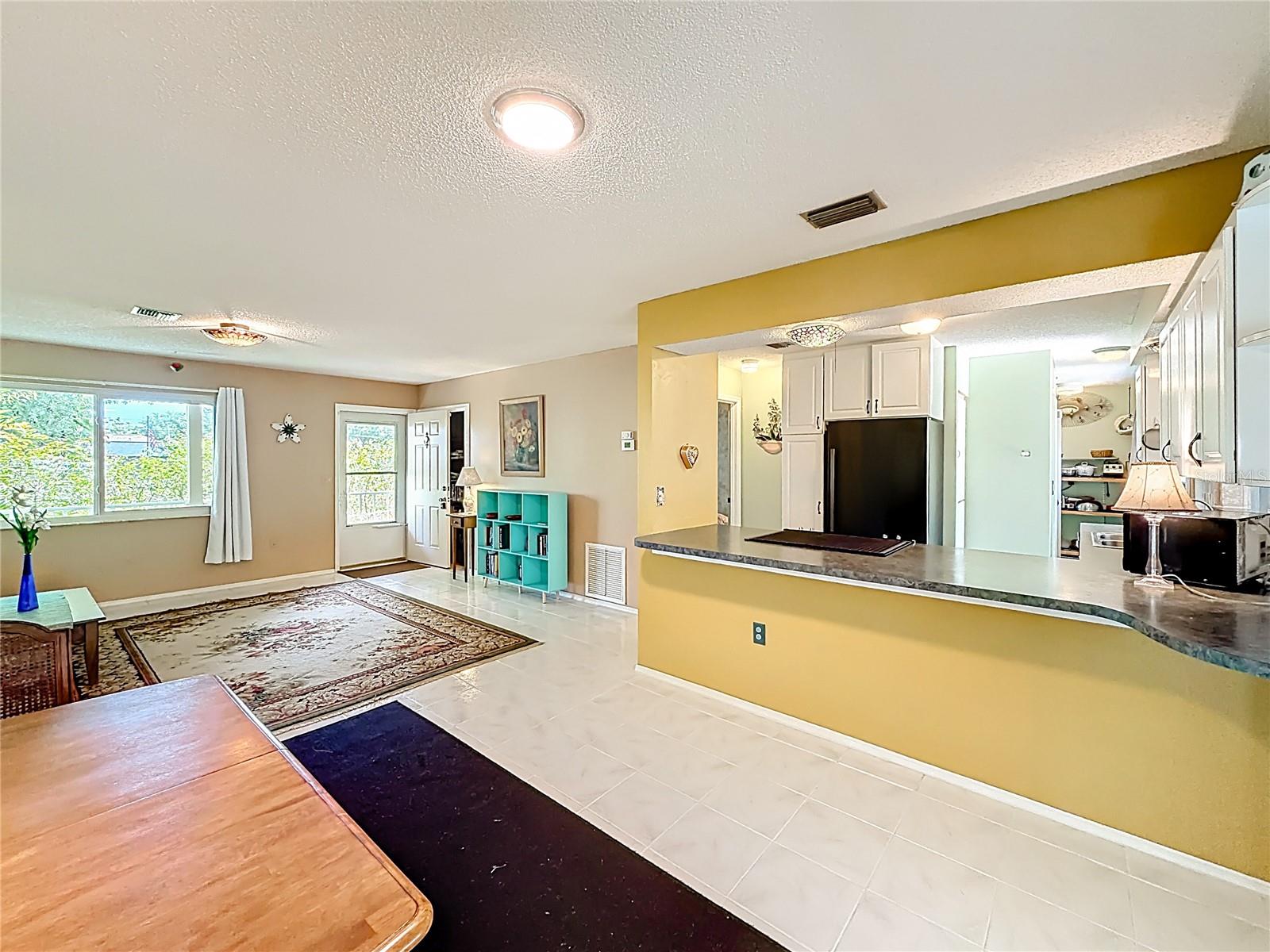 601 E SEMINOLE DR — photo 11