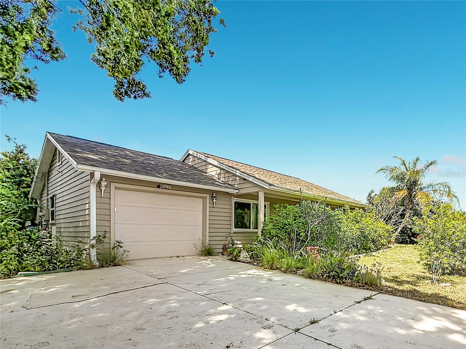 601 E SEMINOLE DR — photo 4
