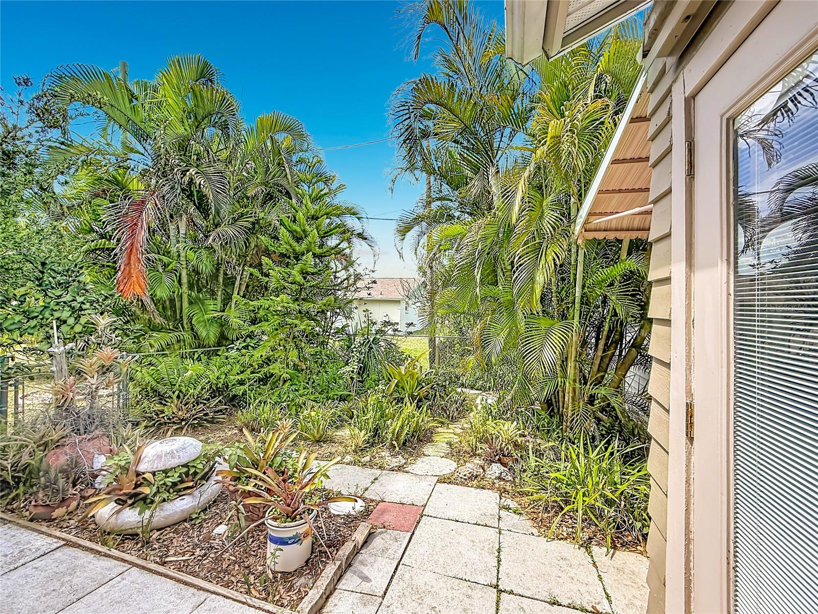 601 E SEMINOLE DR — photo 43