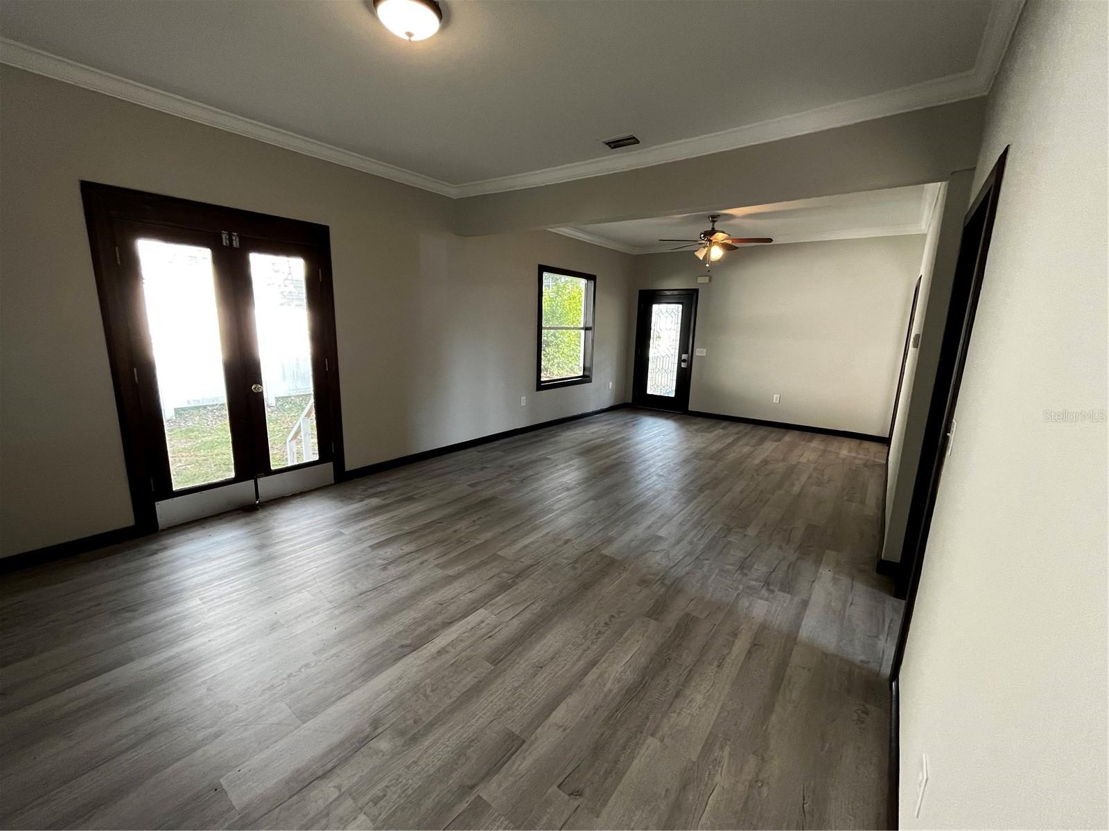 402 E EMMA ST — photo 17