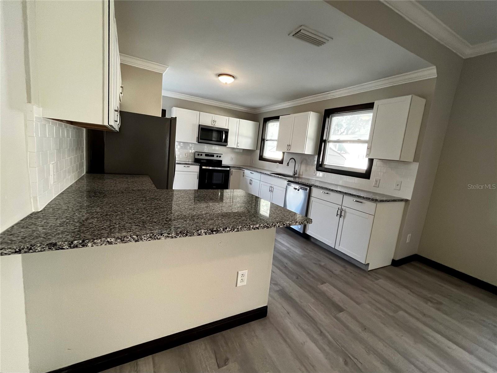 402 E EMMA ST — photo 11