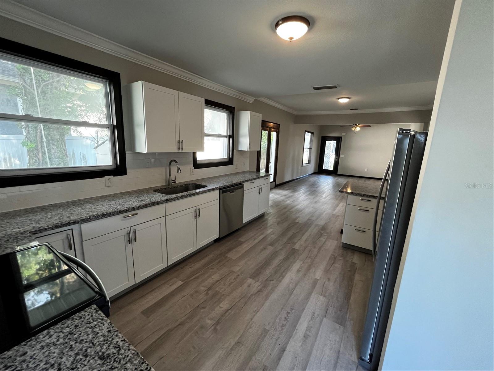 402 E EMMA ST — photo 12