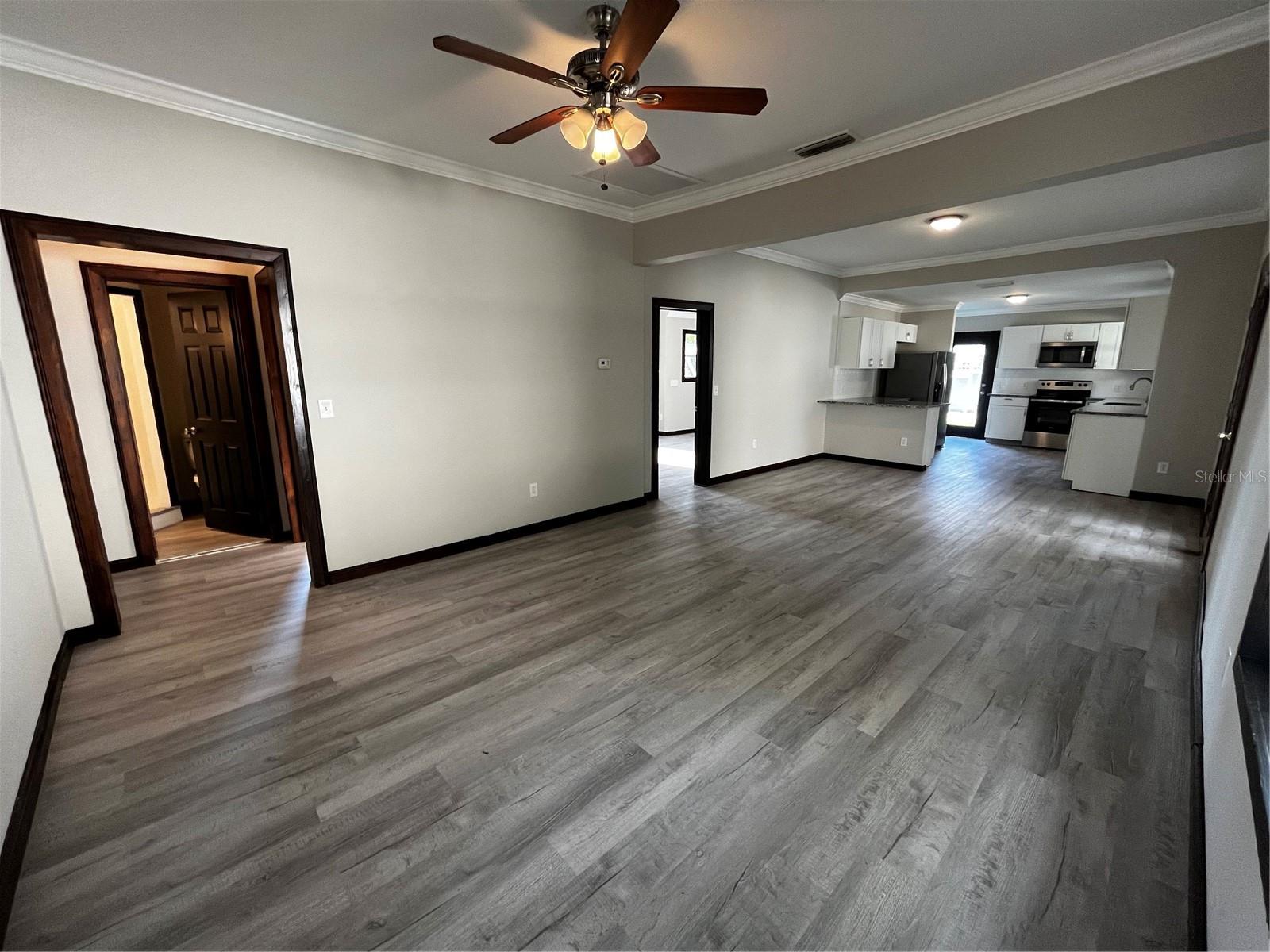 402 E EMMA ST — photo 10