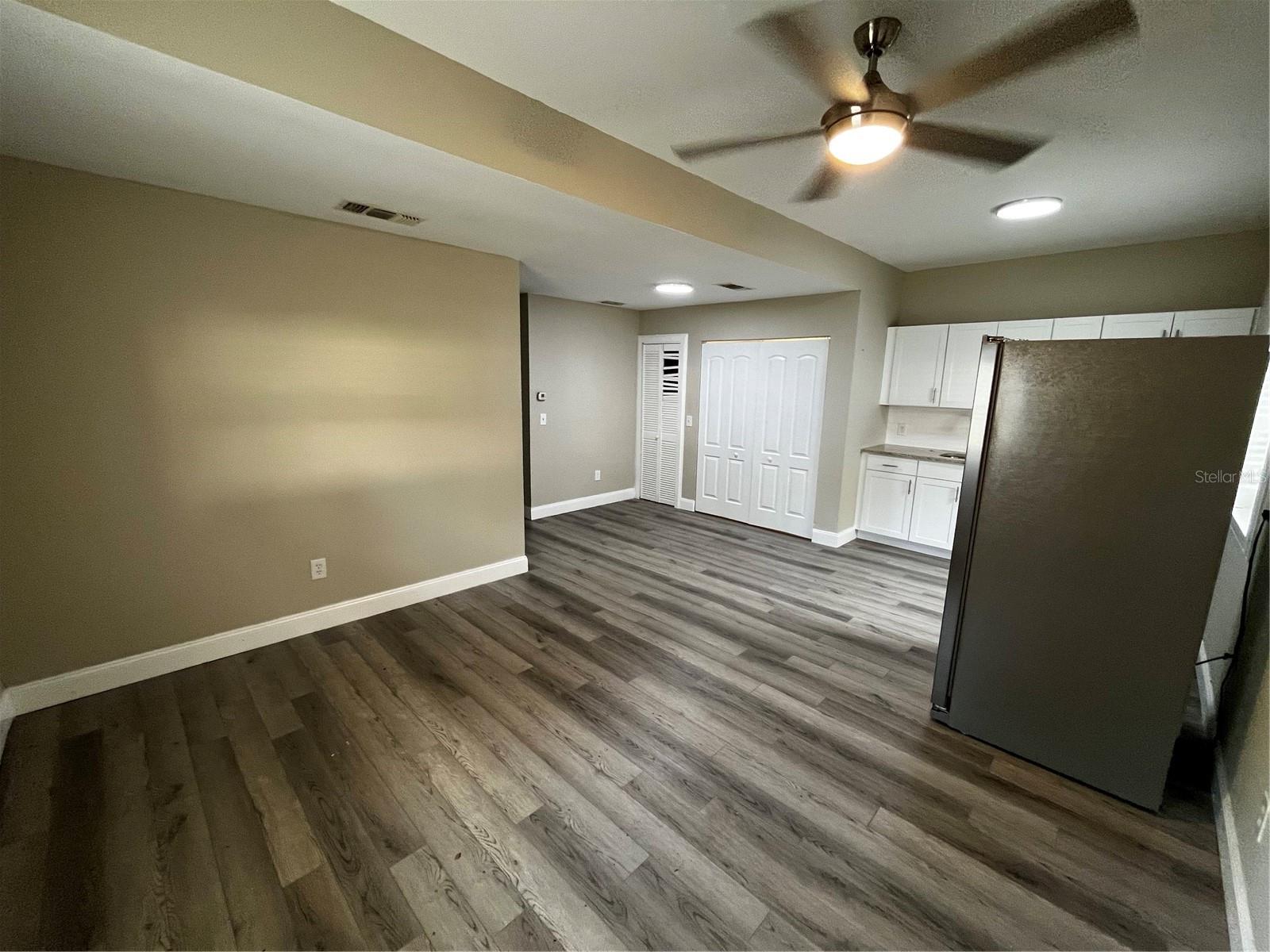 402 E EMMA ST — photo 15