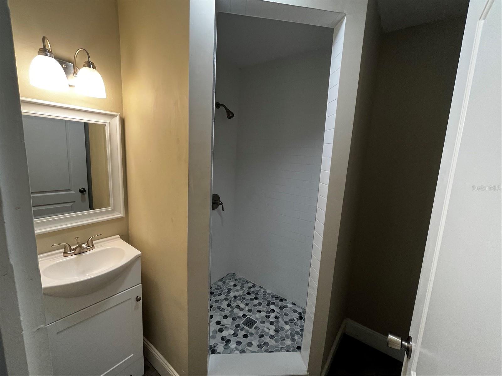 402 E EMMA ST — photo 33