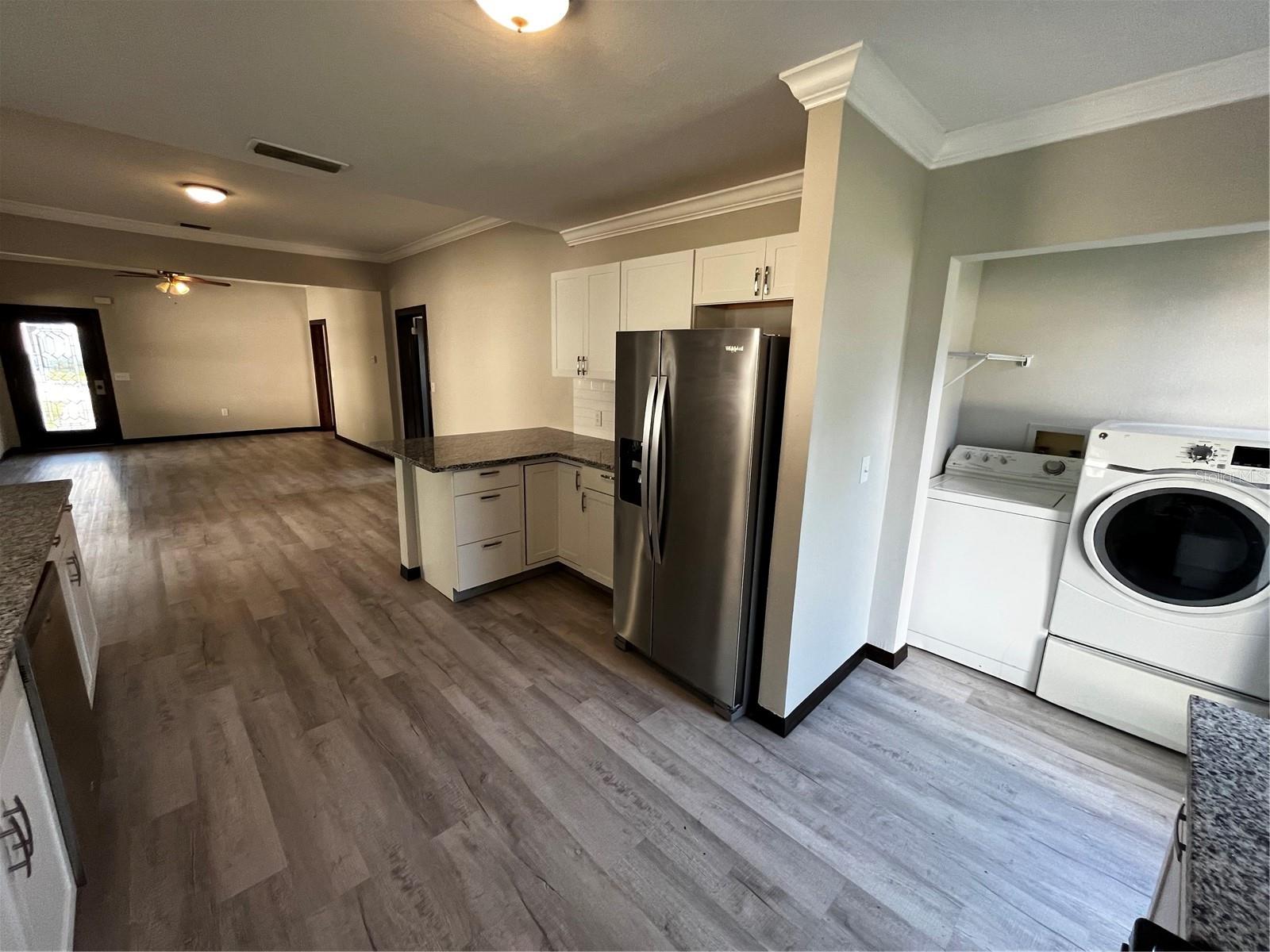 402 E EMMA ST — photo 14