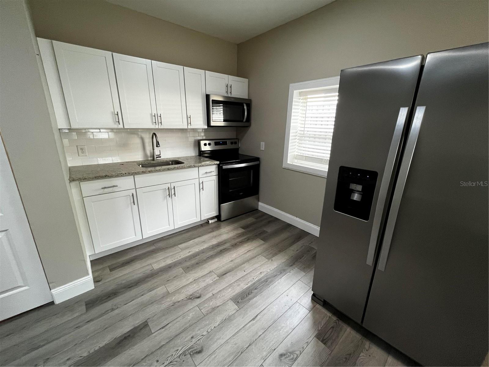 402 E EMMA ST — photo 13