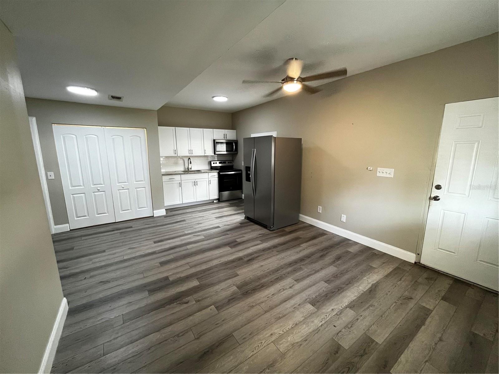 402 E EMMA ST — photo 28