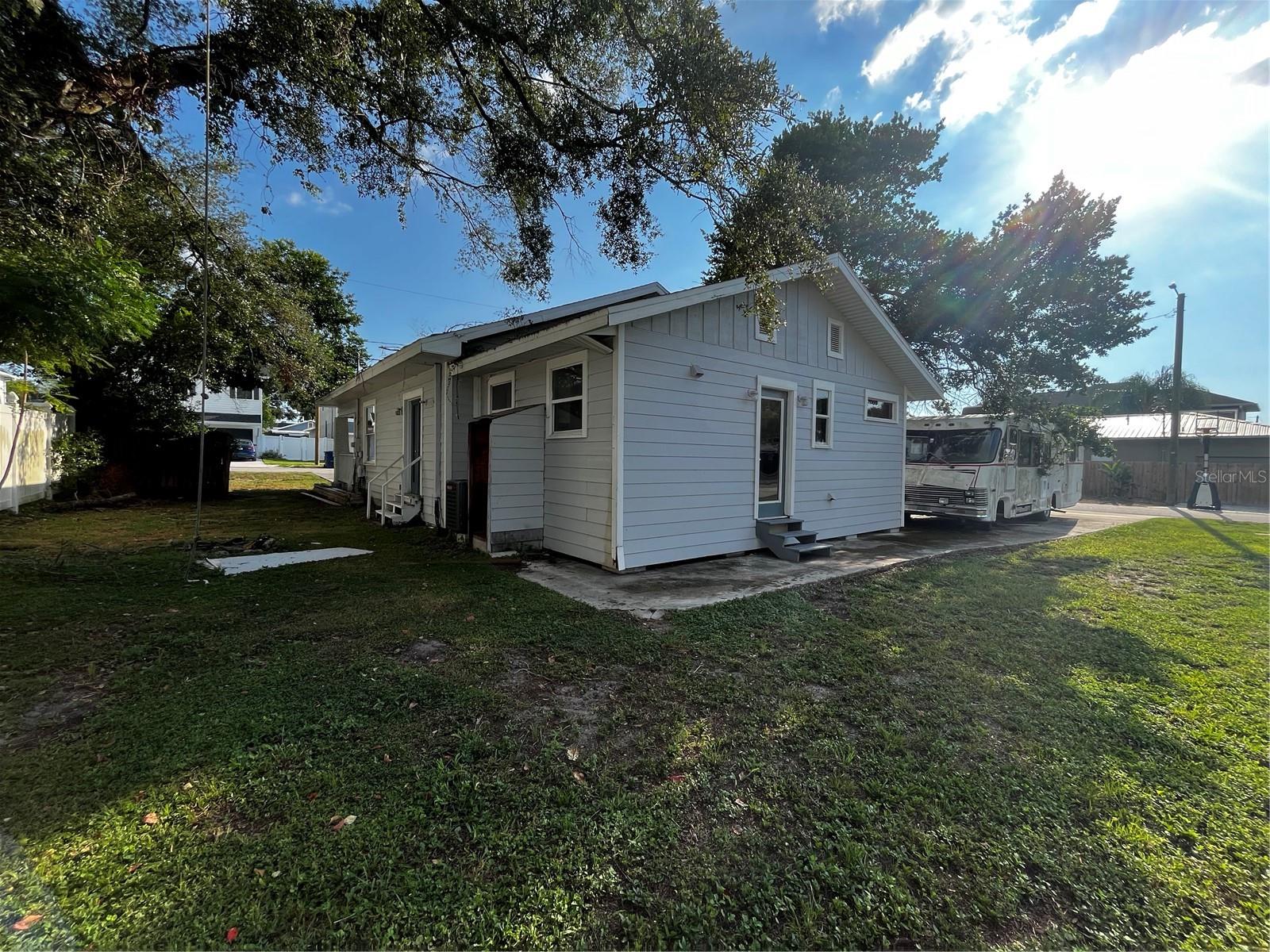 402 E EMMA ST — photo 4