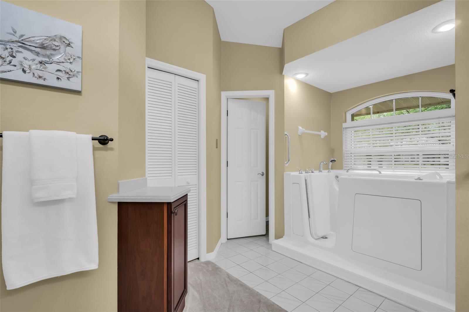 1404 EAST LAKE WOODLANDS PKWY — photo 36