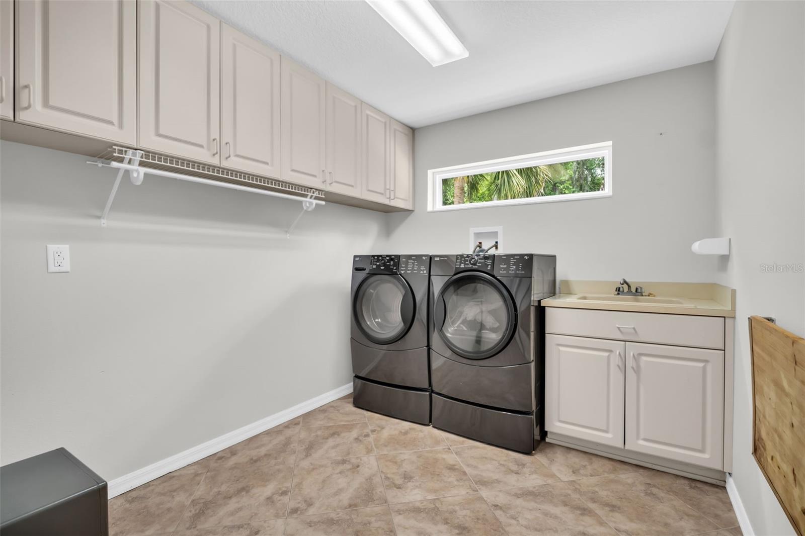 1404 EAST LAKE WOODLANDS PKWY — photo 52