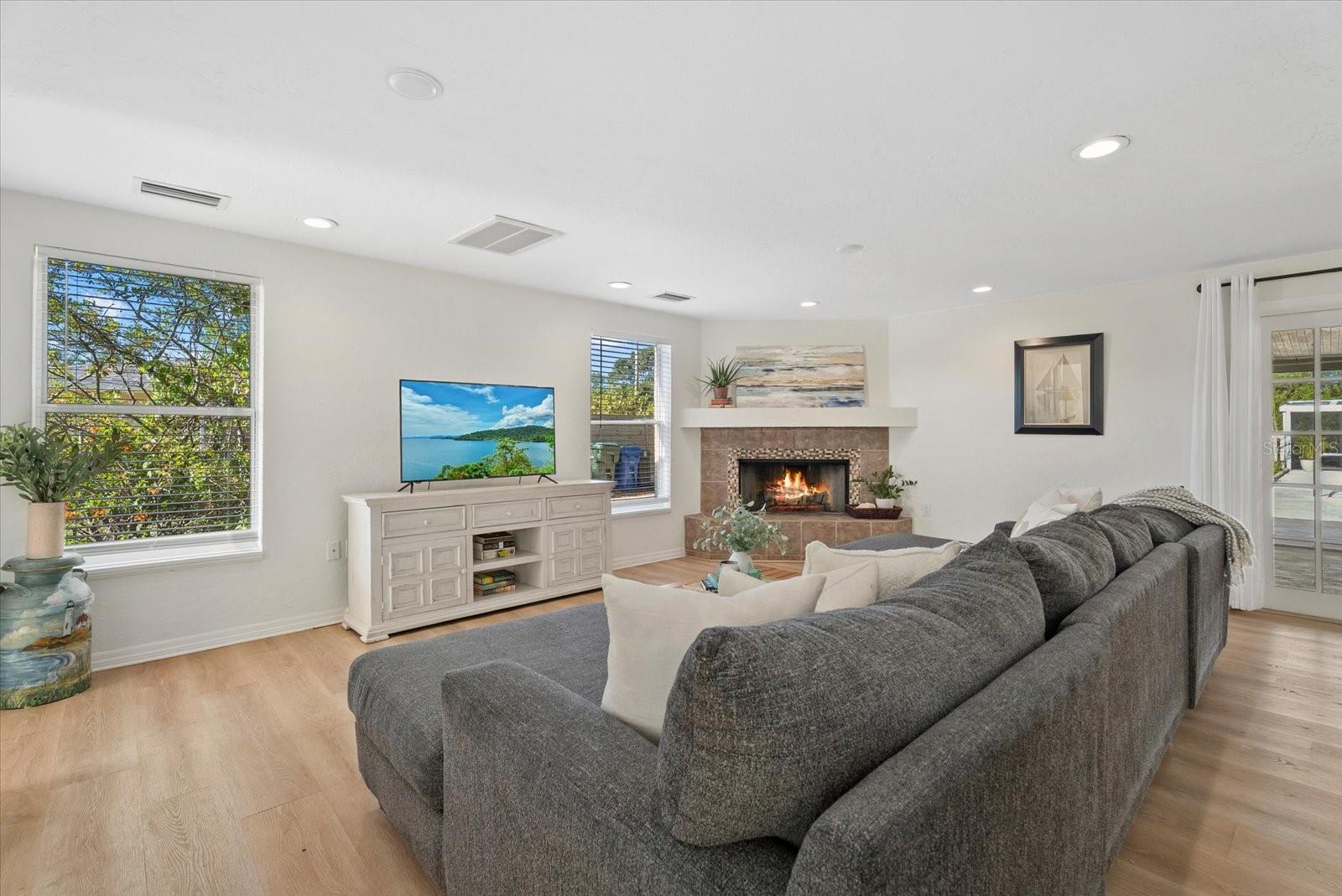 5868 DENISON DR — photo 4