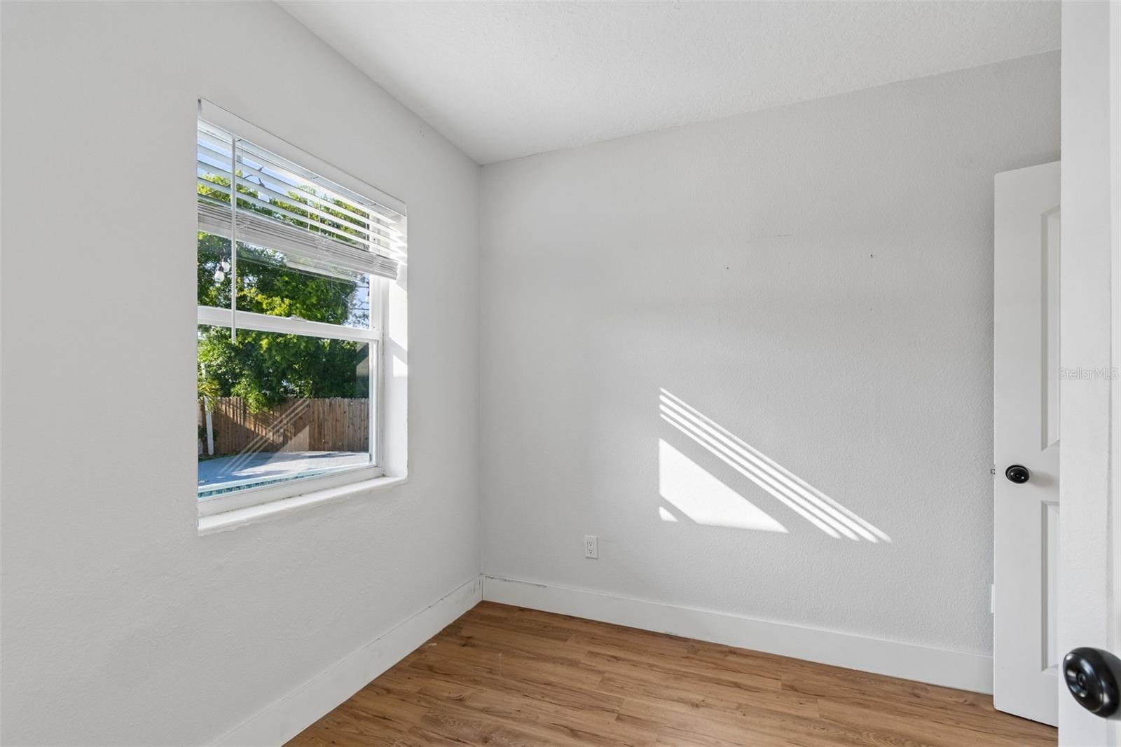 125 HARBOR BLUFF DR — photo 47