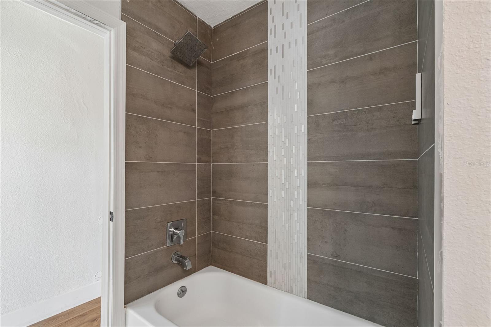 125 HARBOR BLUFF DR — photo 41