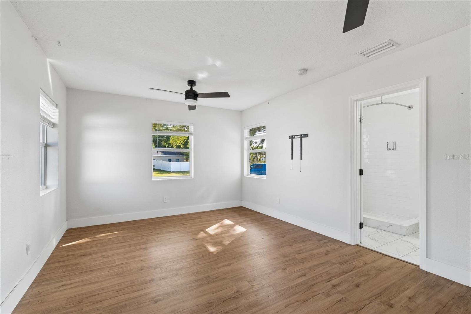125 HARBOR BLUFF DR — photo 28