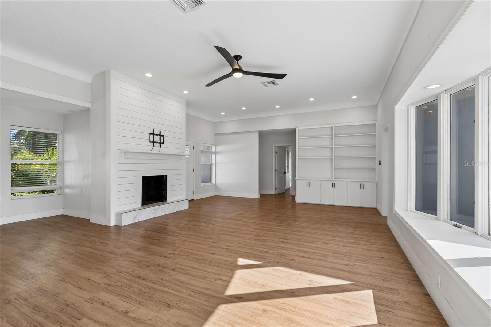 125 HARBOR BLUFF DR — photo 11