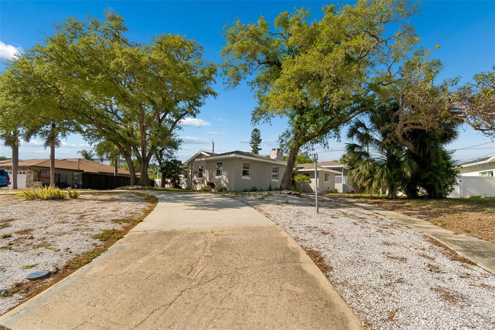 125 HARBOR BLUFF DR — photo 2