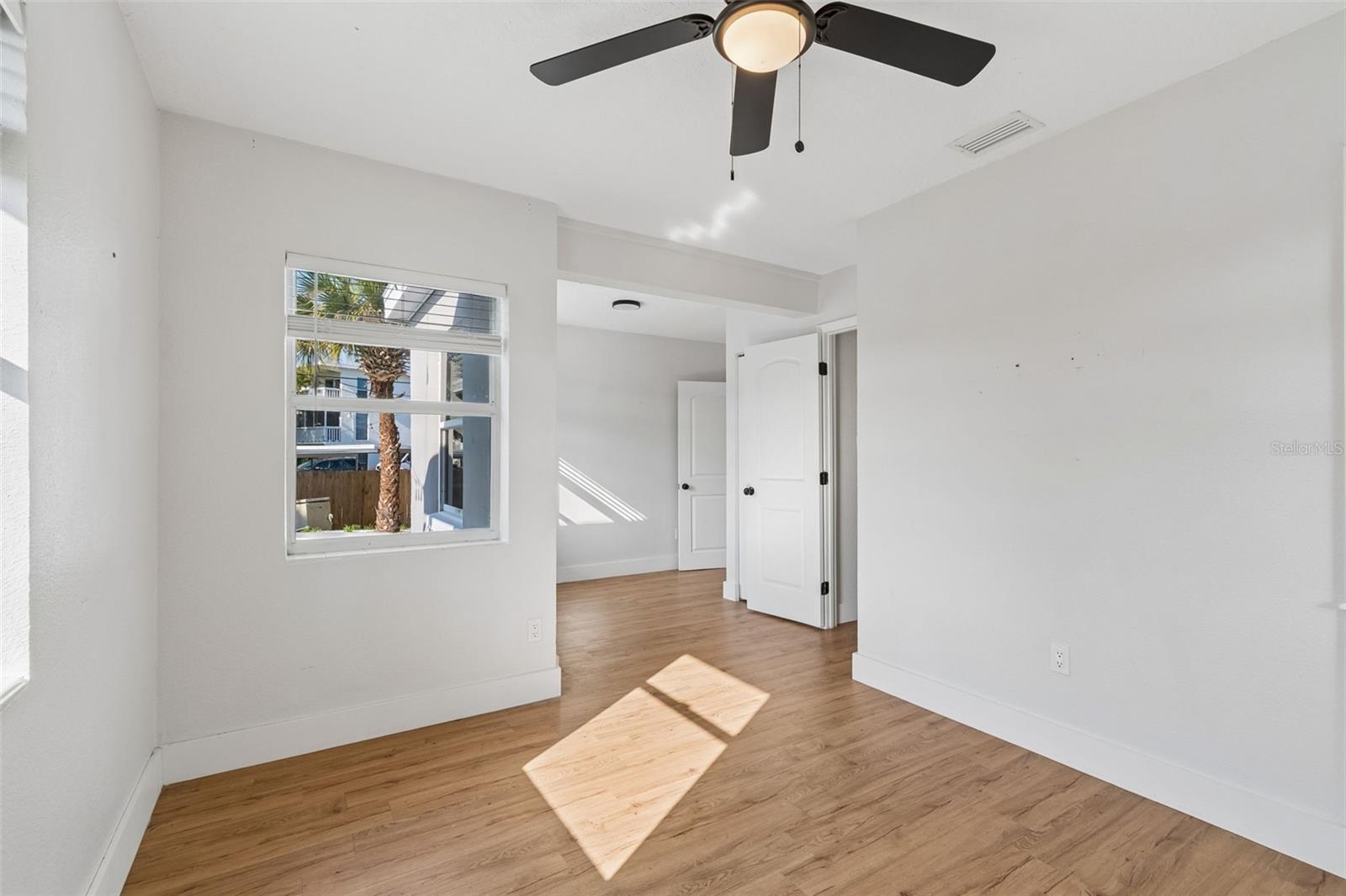 125 HARBOR BLUFF DR — photo 44