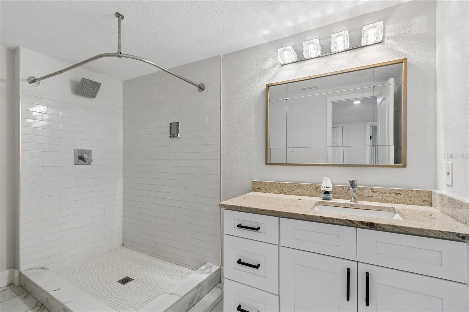 125 HARBOR BLUFF DR — photo 59