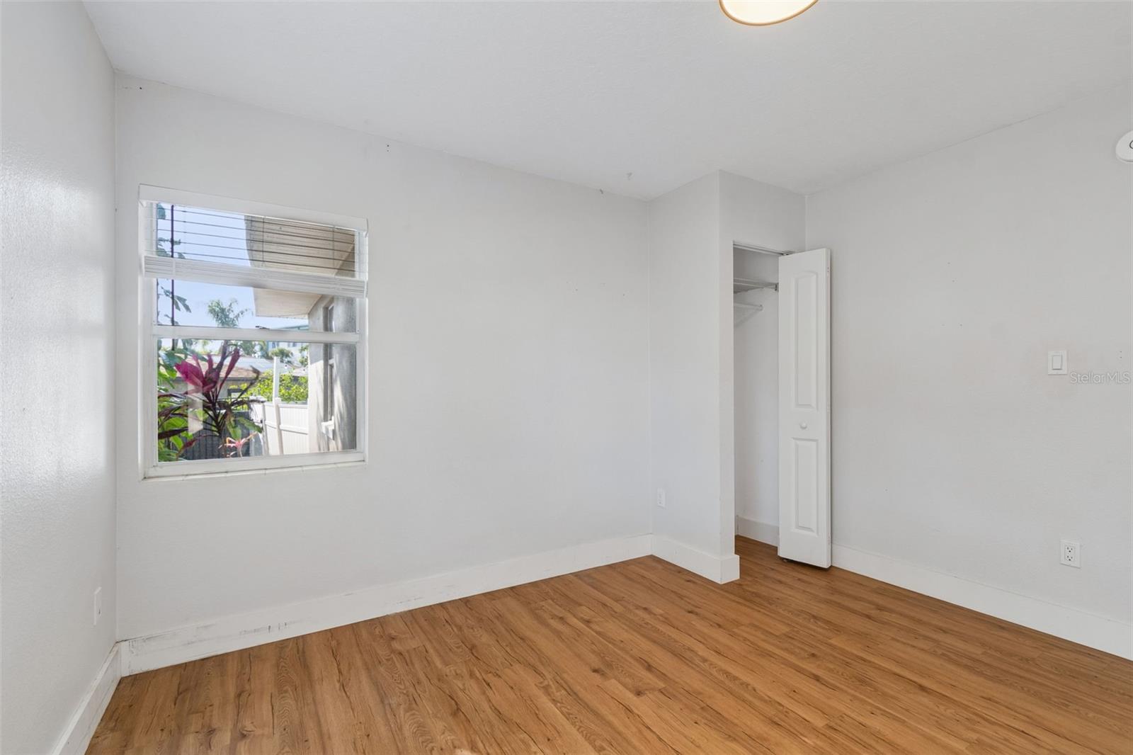 125 HARBOR BLUFF DR — photo 35