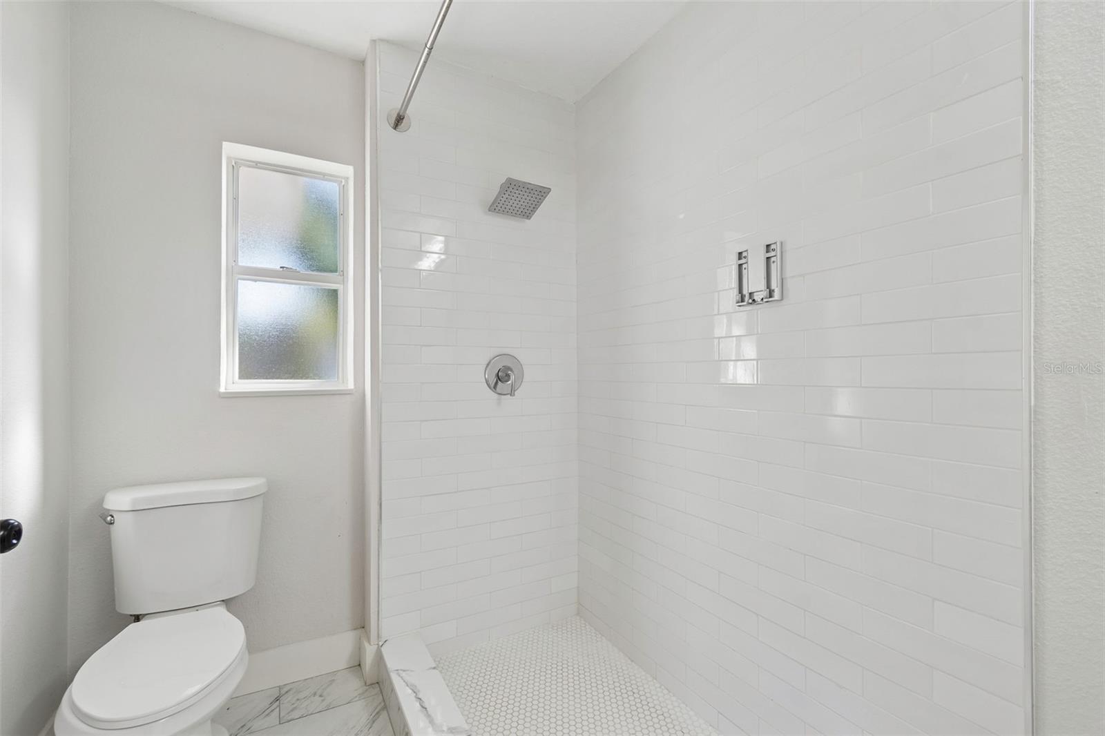 125 HARBOR BLUFF DR — photo 33