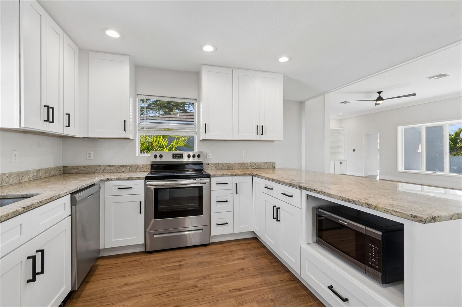 125 HARBOR BLUFF DR — photo 20
