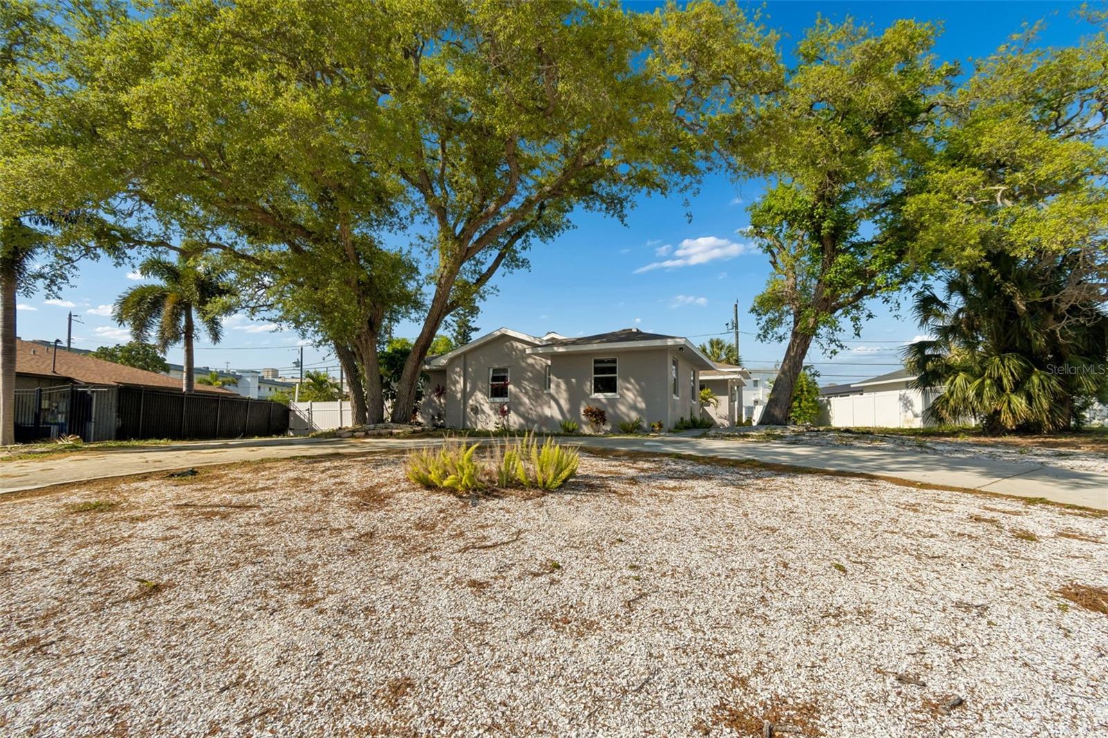 125 HARBOR BLUFF DR — photo 3