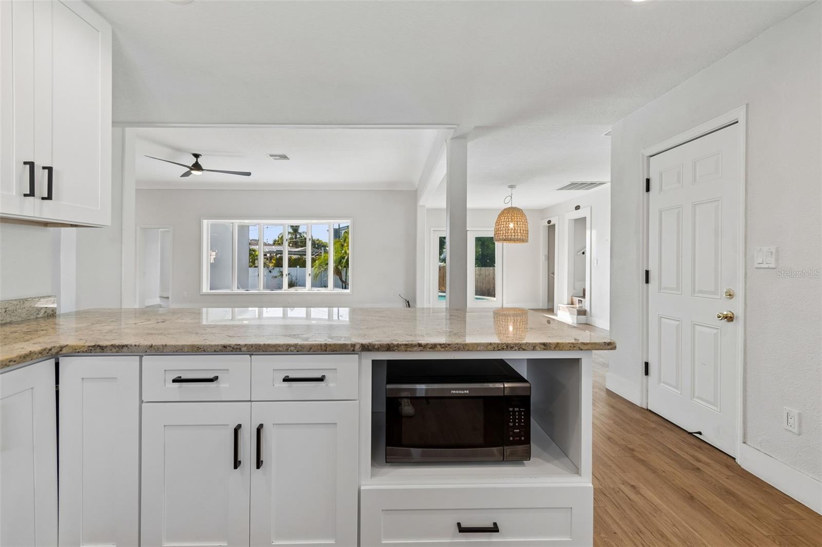 125 HARBOR BLUFF DR — photo 23