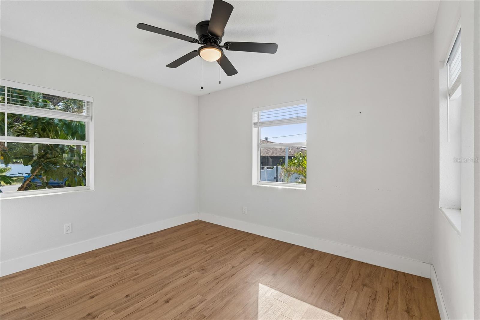 125 HARBOR BLUFF DR — photo 42