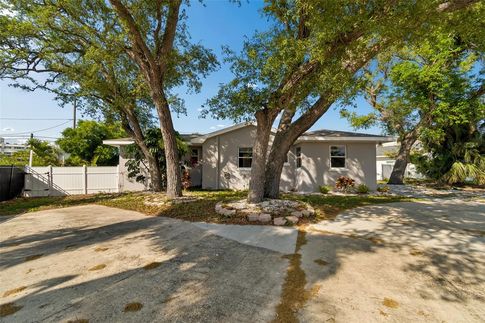 125 HARBOR BLUFF DR — photo 4