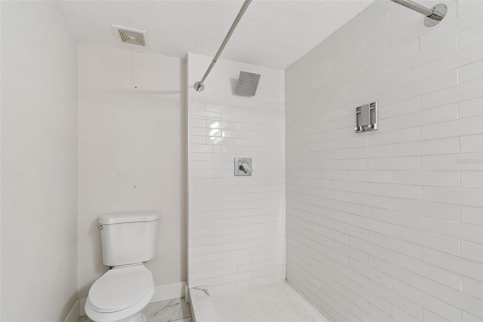 125 HARBOR BLUFF DR — photo 60