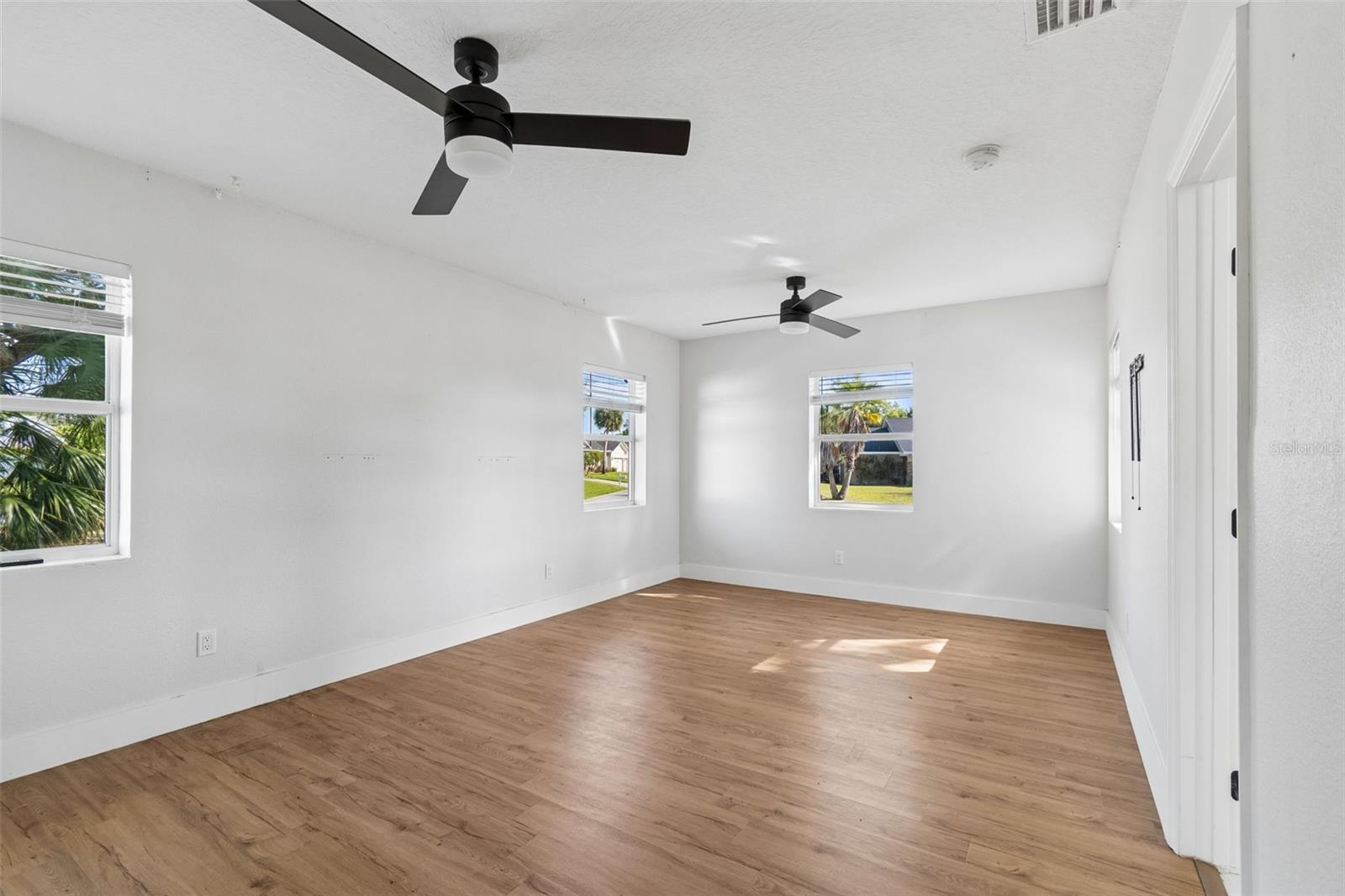 125 HARBOR BLUFF DR — photo 27