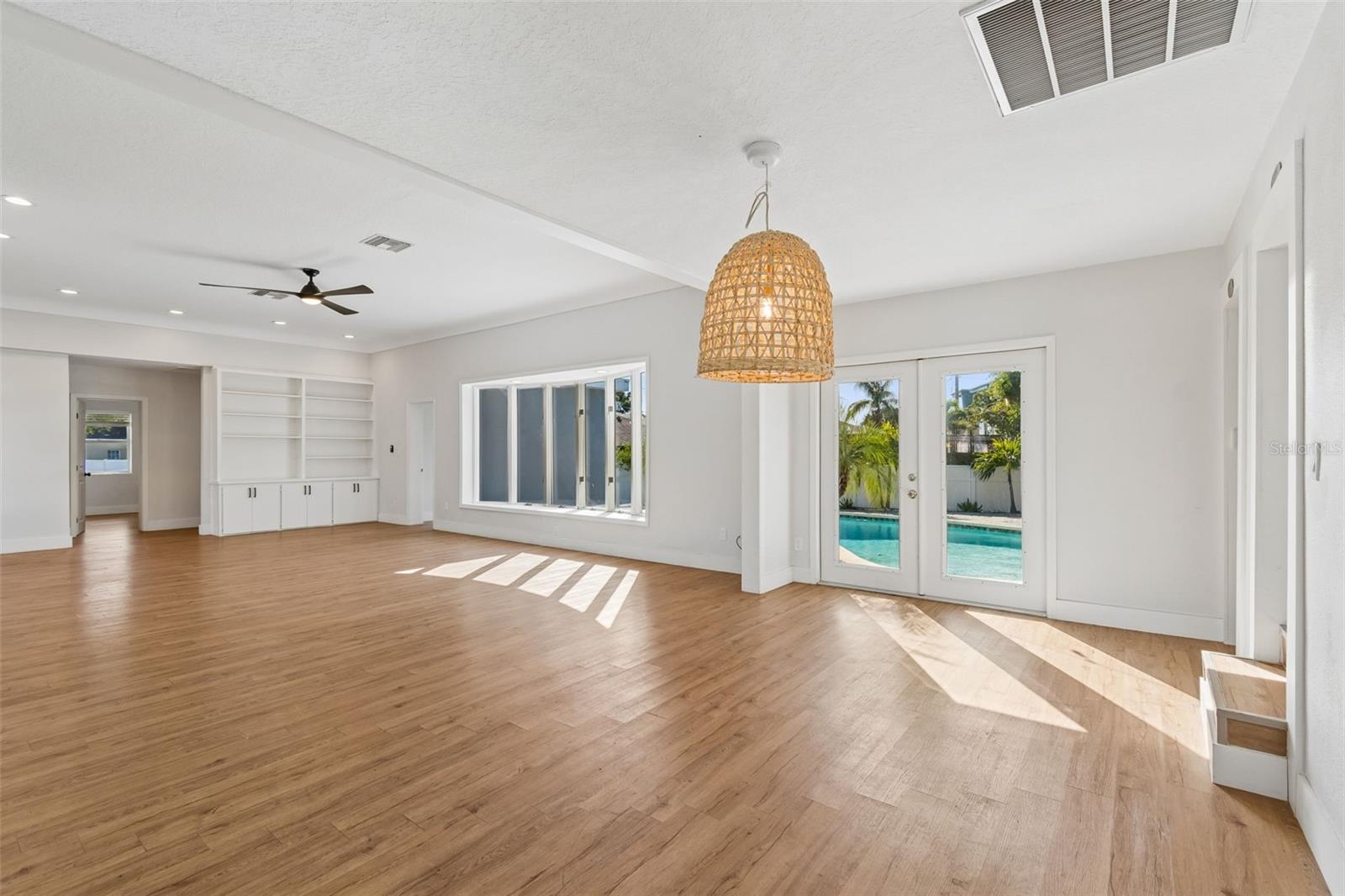 125 HARBOR BLUFF DR — photo 17
