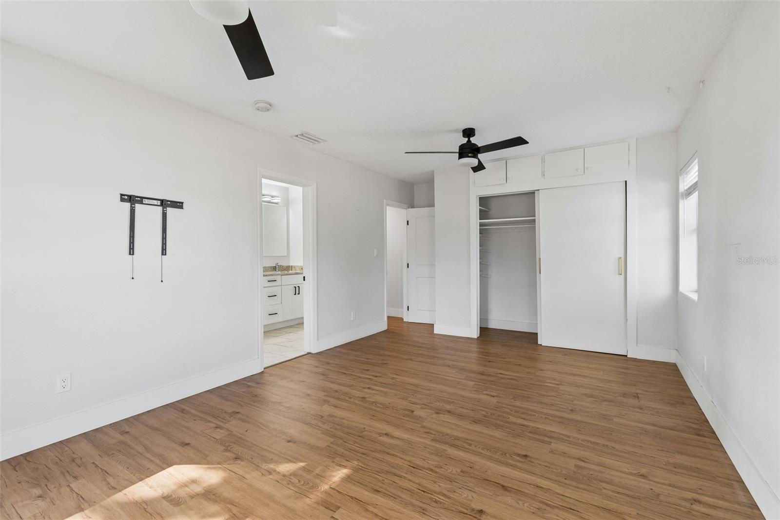 125 HARBOR BLUFF DR — photo 30