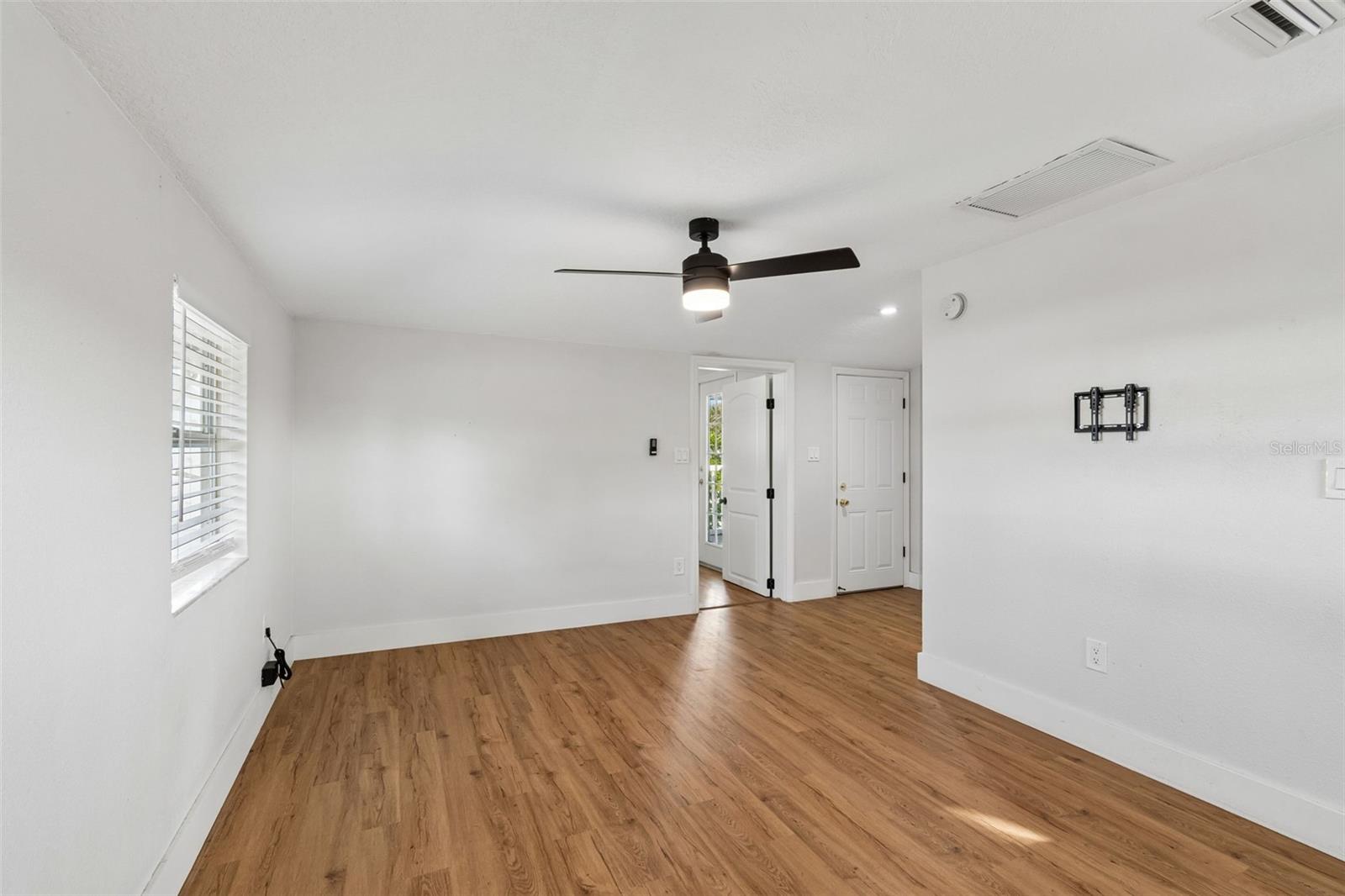 125 HARBOR BLUFF DR — photo 55