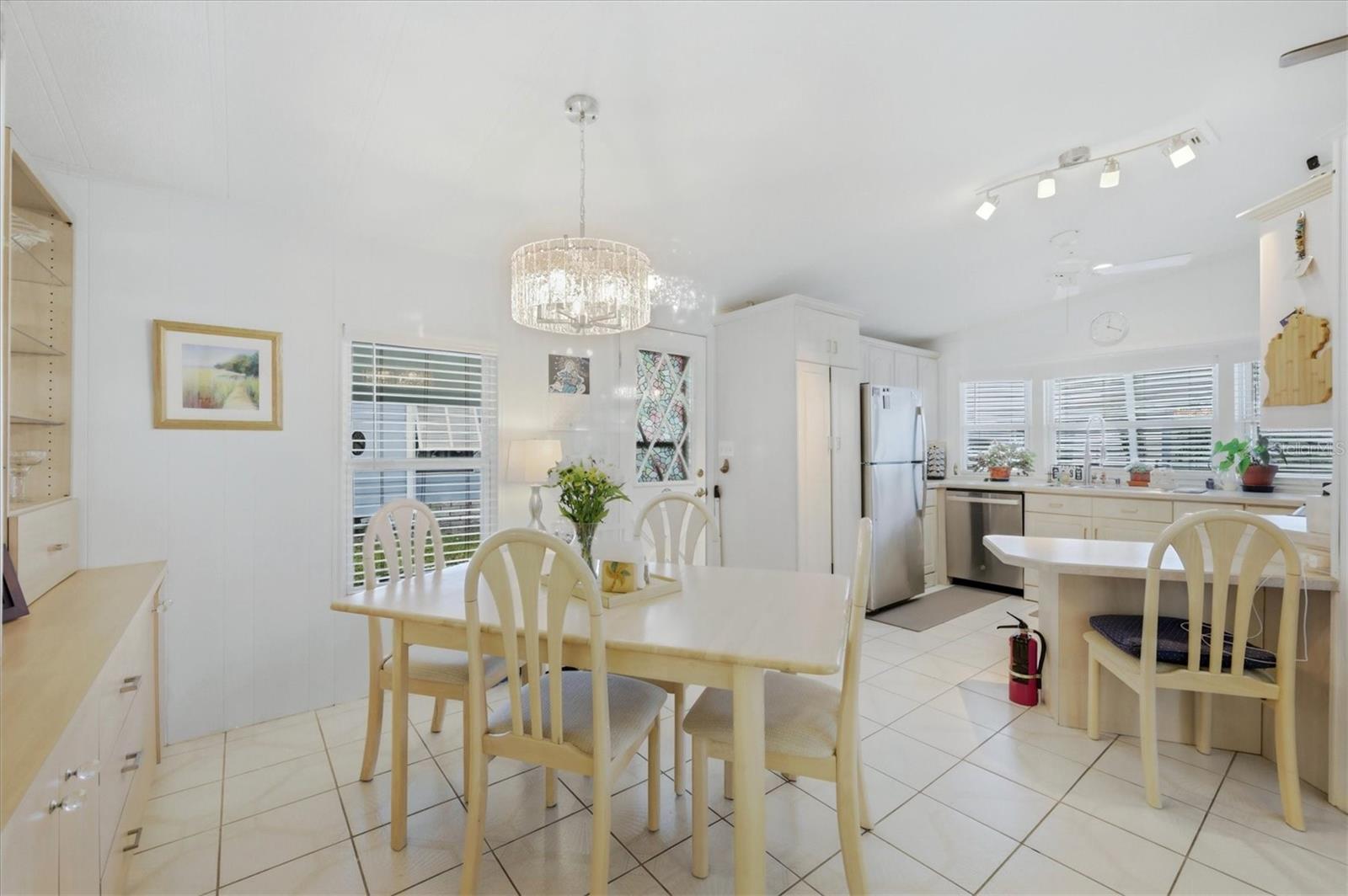 727 BUTTERFIELD CIR — photo 3