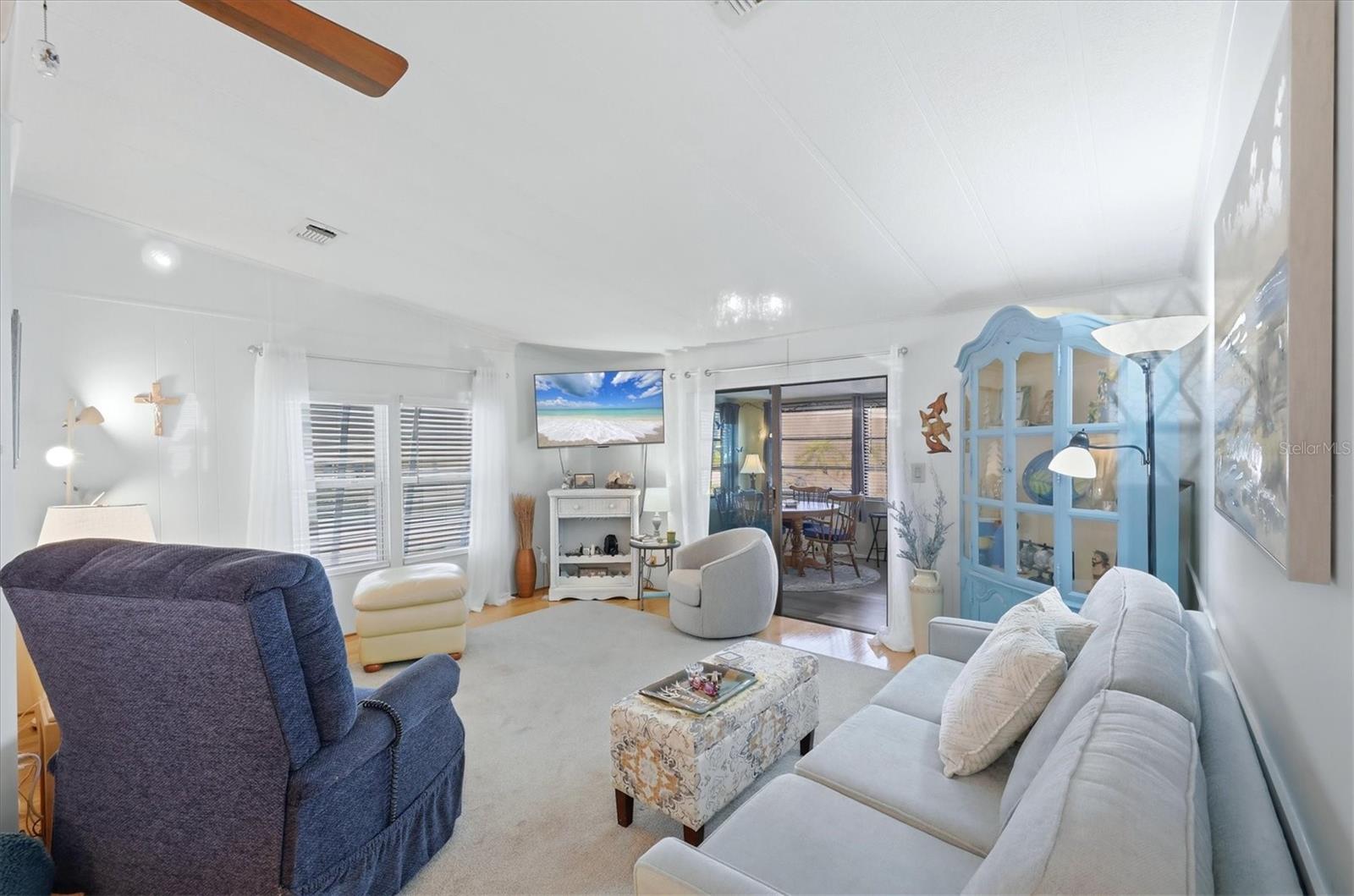 727 BUTTERFIELD CIR — photo 10