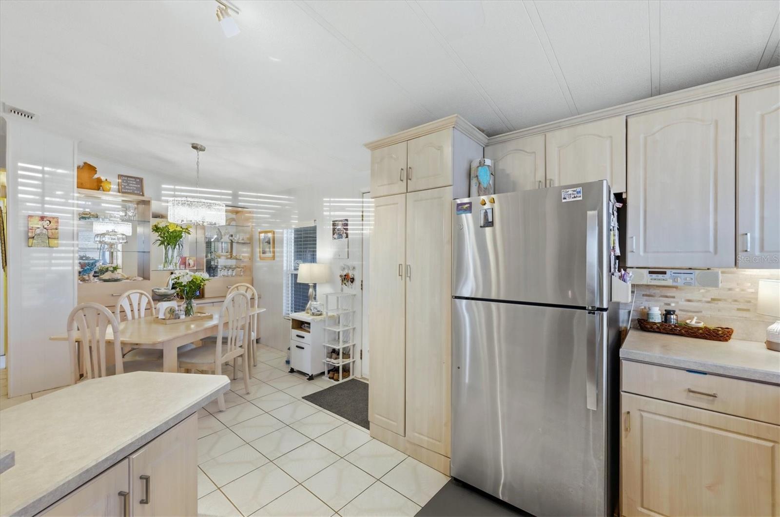 727 BUTTERFIELD CIR — photo 4