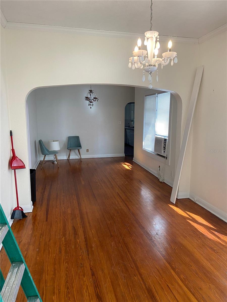 108 S WILLOW AVE — photo 3