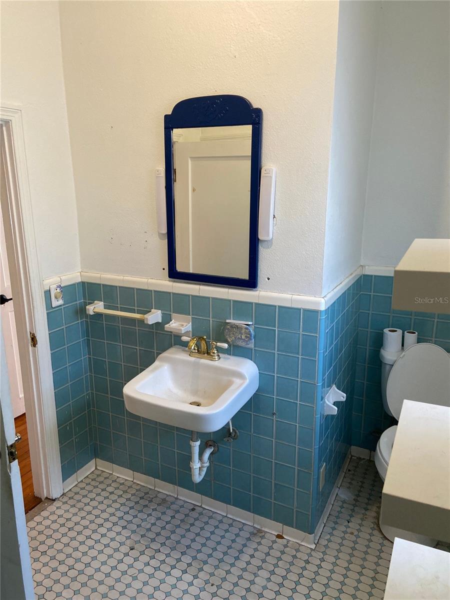 108 S WILLOW AVE — photo 12