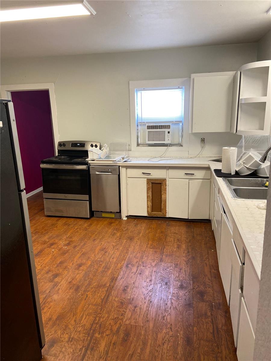 108 S WILLOW AVE — photo 6