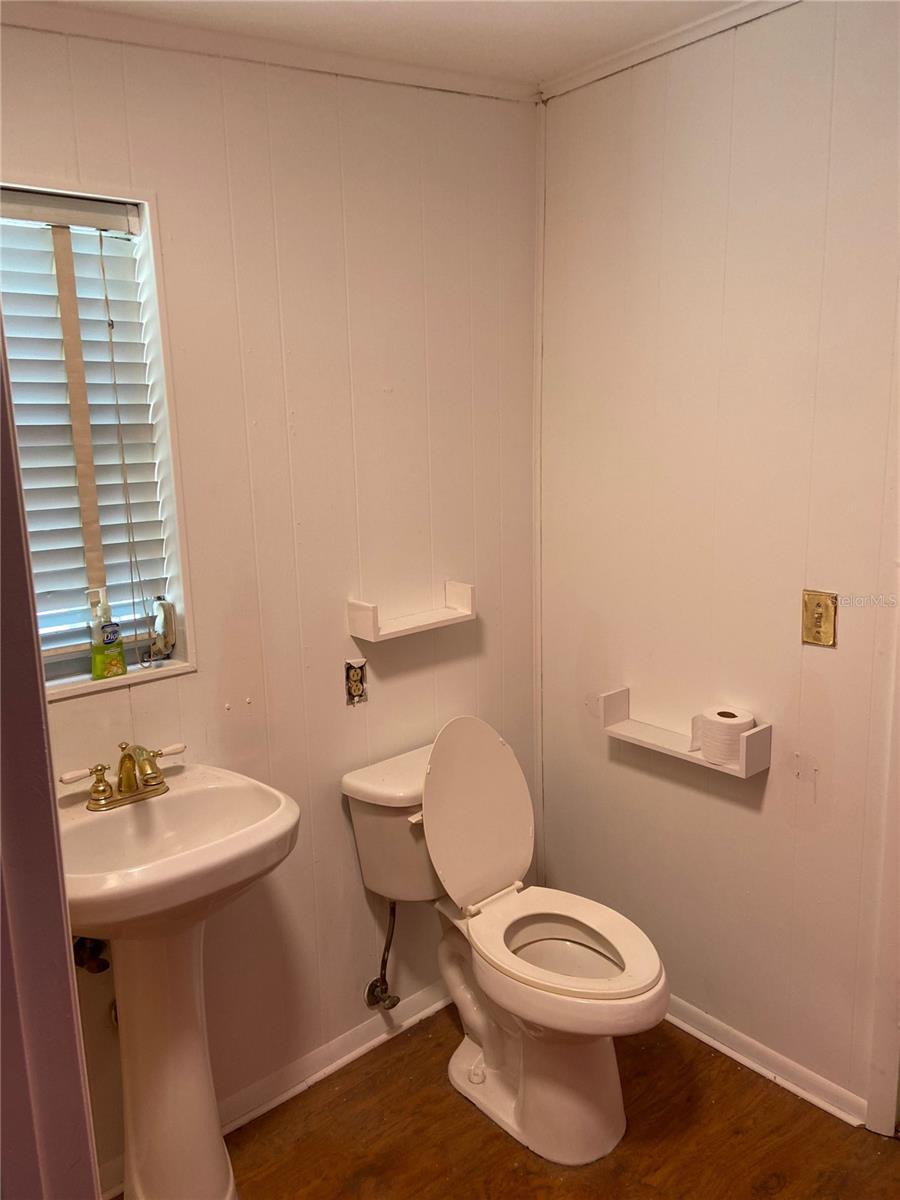 108 S WILLOW AVE — photo 10