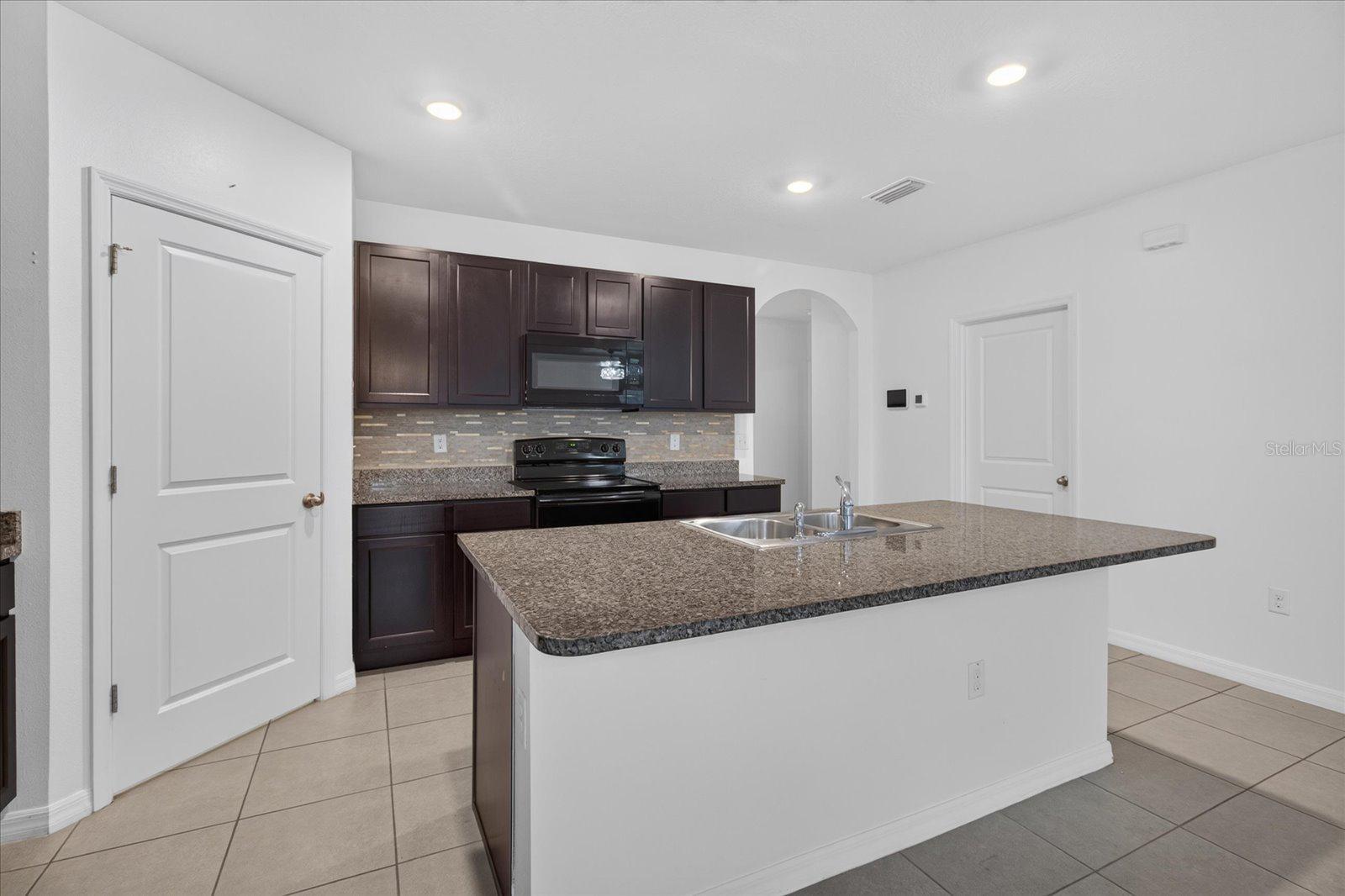 10206 GOLDEN LIGHT CT — photo 23
