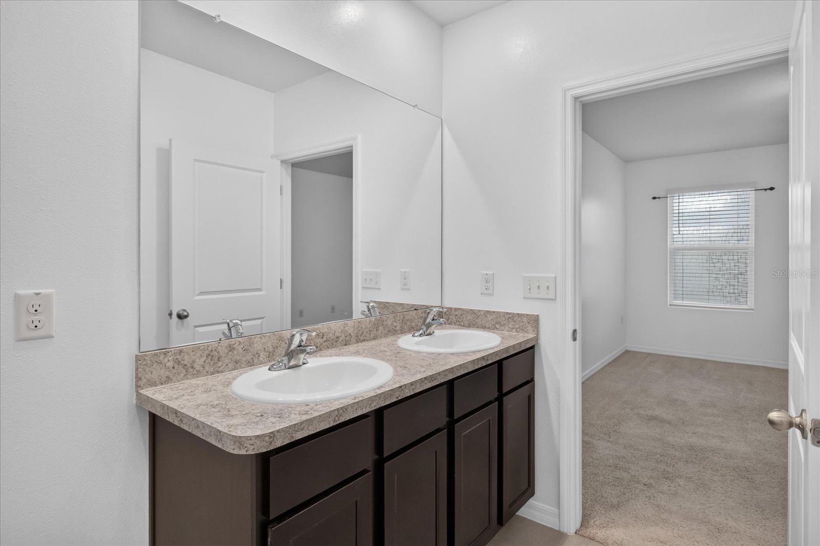 10206 GOLDEN LIGHT CT — photo 46