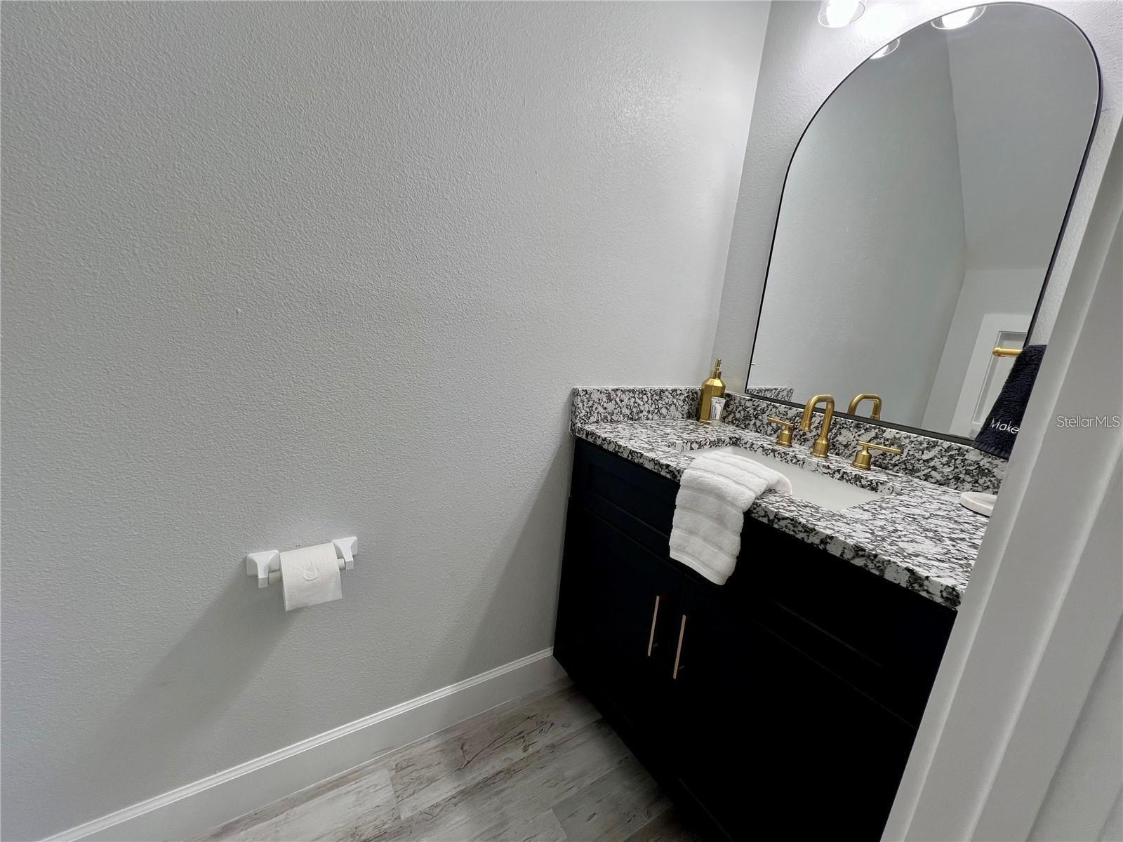 5630 QUEENER AVE — photo 13