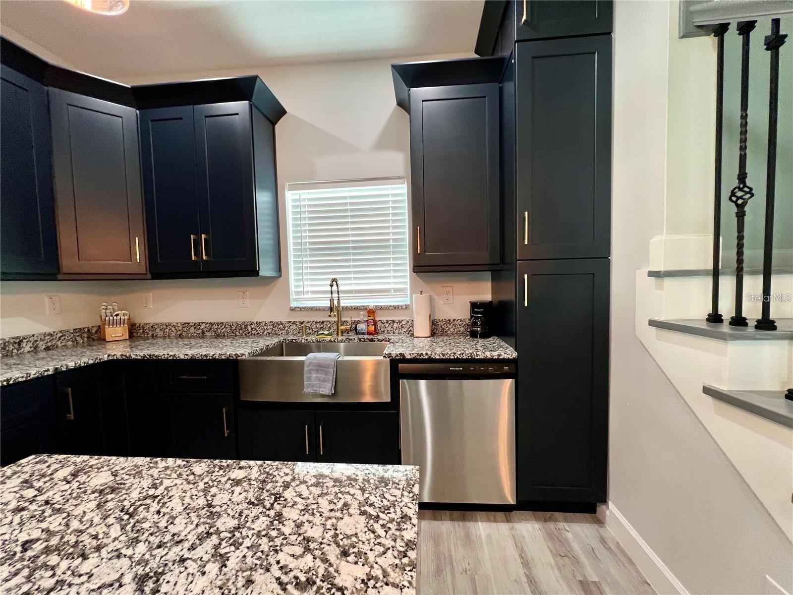 5630 QUEENER AVE — photo 8