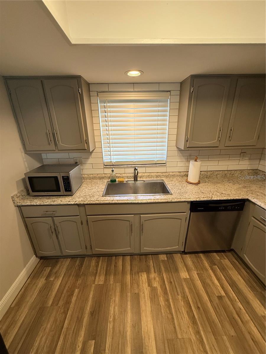 1200 ABBEY CRESCENT LN — photo 15